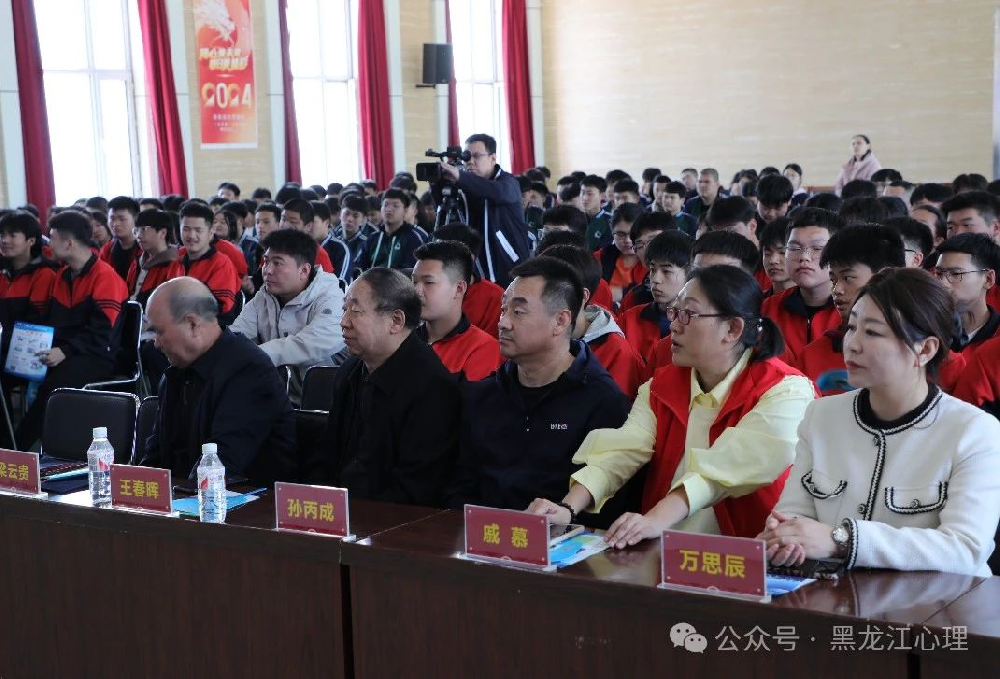 我省“心理专家走基层”活动走进宾县